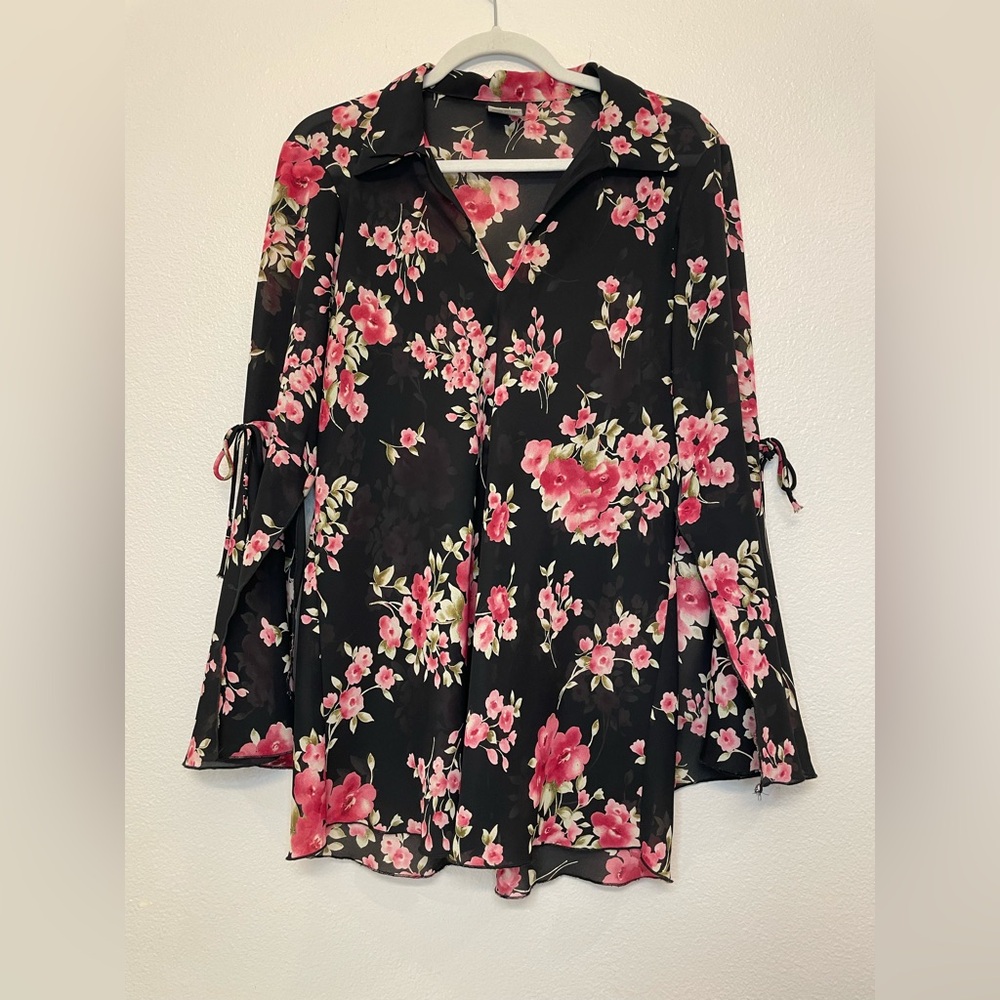 Vintage Floral Women's Wide‎ Bell Sleeves Blouse in Black and Pink Size M